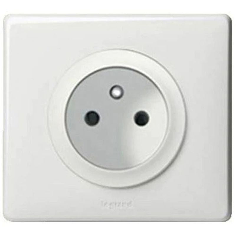 Legrand Fiche male 16a 2p+t en plastique avec sortie latérale blanc Legrand Fiche male 16a 2p+t en plastique avec sortie latérale blanc