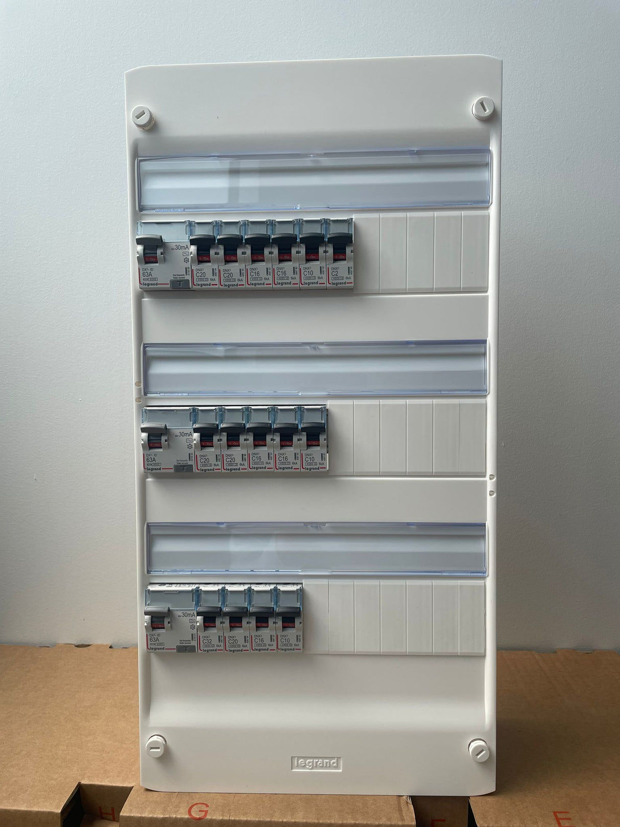 Tableau électrique 3 équipé et précâblé - pour logement T4 - Réf : TAMC3RE-Précablé