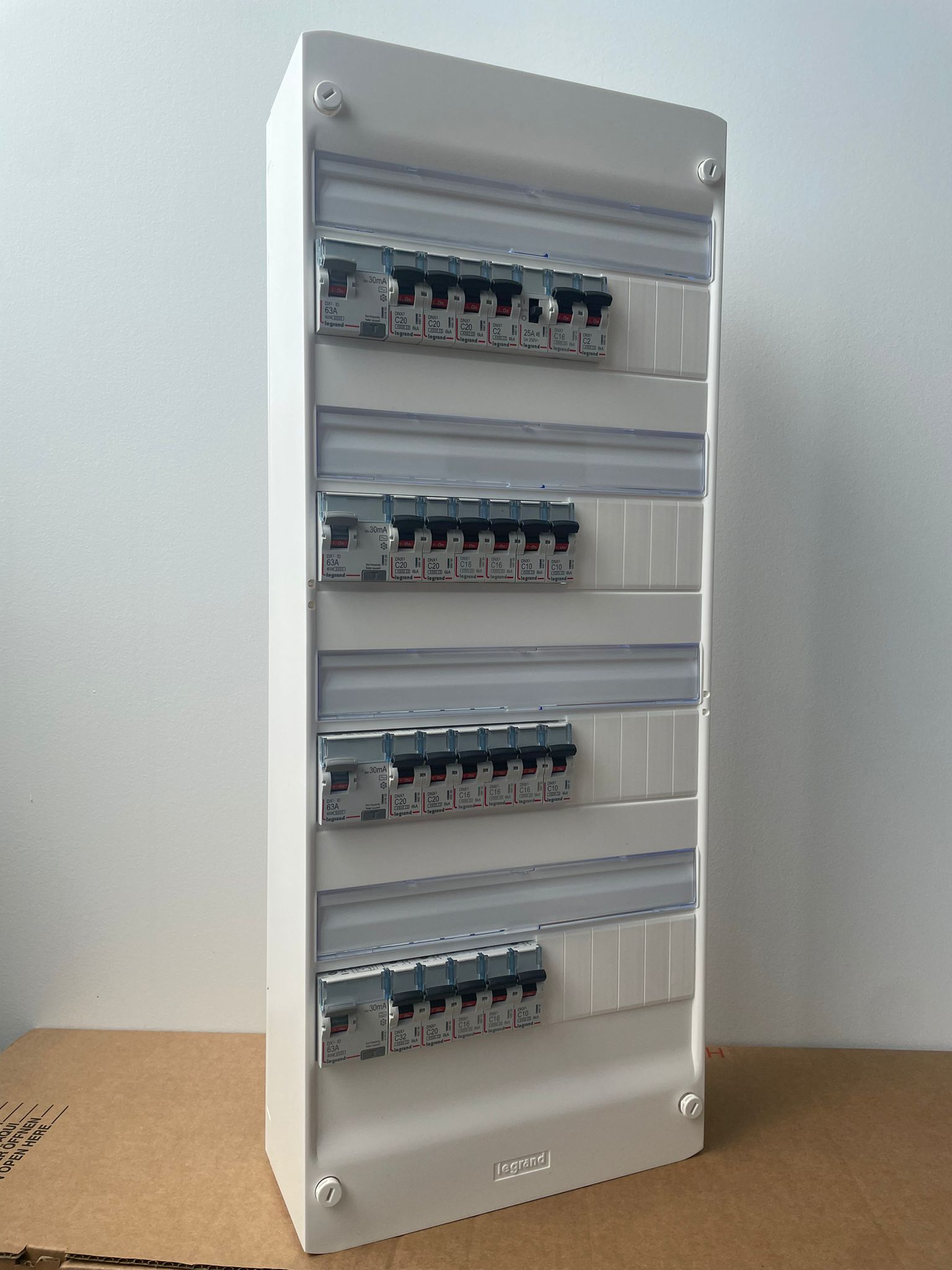 Tableau Legrand 4 rangées Évolué Prééquipé | EliteElecDeals - 093069 ...